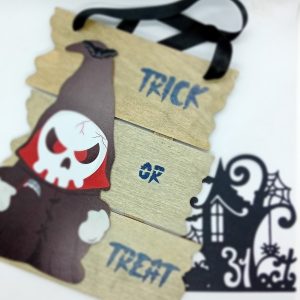 "Trick or Treat" Halloween Wall Hanging