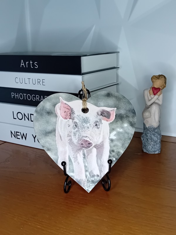 "Muddy Piggy" Wooden Heart Wall Hanging